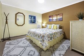 Dancing Dolphin 4 Bedroom Home by RedAwning