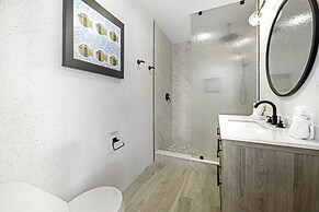 Dancing Dolphin 4 Bedroom Home by RedAwning