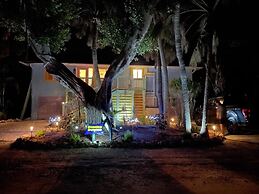 Dancing Dolphin 4 Bedroom Home by RedAwning