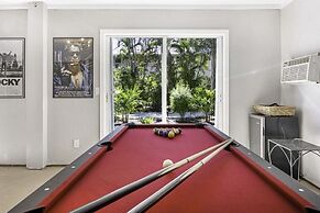 Dancing Dolphin 4 Bedroom Home by RedAwning