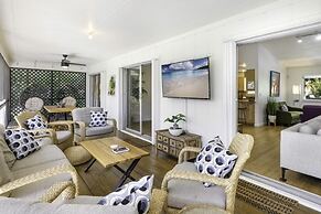 Dancing Dolphin 4 Bedroom Home by RedAwning