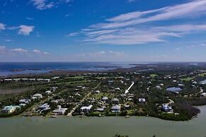 Mau Maus Cottage 3 Bedroom Home by RedAwning