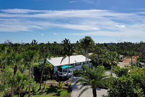 Mau Maus Cottage 3 Bedroom Home by RedAwning