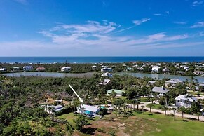 Mau Maus Cottage 3 Bedroom Home by RedAwning