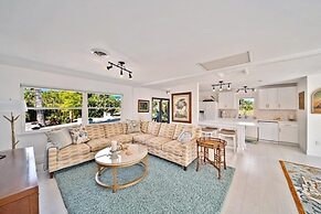 Mau Maus Cottage 3 Bedroom Home by RedAwning