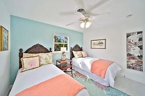 Mau Maus Cottage 3 Bedroom Home by RedAwning