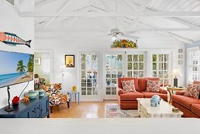 Turtle Cottage 3 Bedroom Home by RedAwning