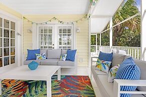 Turtle Cottage 3 Bedroom Home by RedAwning