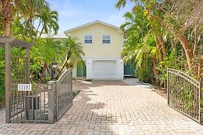 Turtle Cottage 3 Bedroom Home by RedAwning