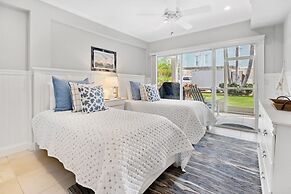 Turtle Cottage 3 Bedroom Home by RedAwning