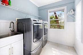 Turtle Cottage 3 Bedroom Home by RedAwning