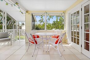 Turtle Cottage 3 Bedroom Home by RedAwning