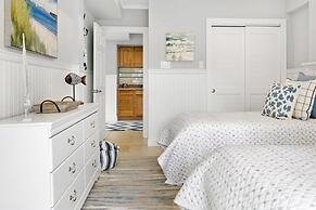 Turtle Cottage 3 Bedroom Home by RedAwning