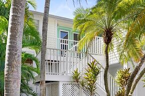 Turtle Cottage 3 Bedroom Home by RedAwning