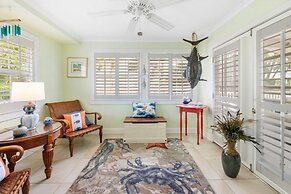 Turtle Cottage 3 Bedroom Home by RedAwning