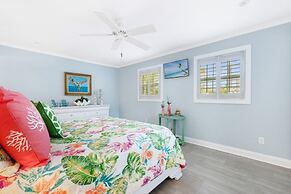 Turtle Cottage 3 Bedroom Home by RedAwning