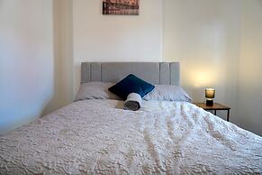 Amazing and Immaculate 2-bed House in Manchester