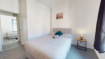Amazing and Immaculate 2-bed House in Manchester