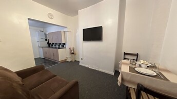 Amazing and Immaculate 2-bed House in Manchester