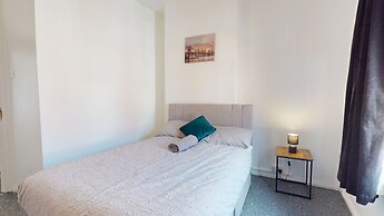 Amazing and Immaculate 2-bed House in Manchester
