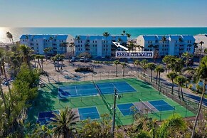 South Seas Beach Villa 2535 4 Bedroom Home by RedAwning