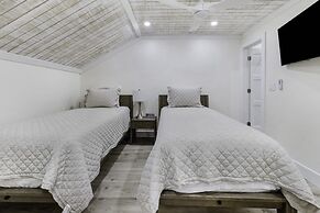 South Seas Beach Villa 2535 4 Bedroom Home by RedAwning