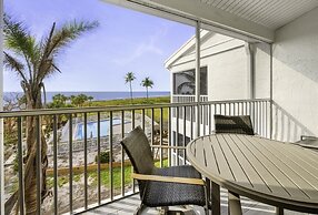 South Seas Beach Villa 2535 4 Bedroom Home by RedAwning