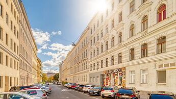 Designer Apartment - 5 min to Center