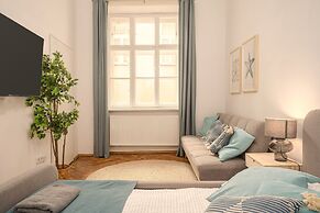 Designer Apartment - 5 min to Center