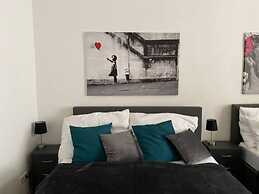 Designer Apartment - 5 min to Center