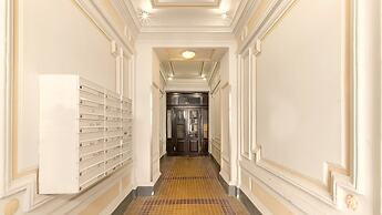 Designer Apartment - 5 min to Center