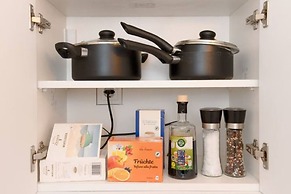 Designer Apartment - 5 min to Center