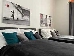 Designer Apartment - 5 min to Center