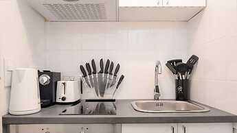 Designer Apartment - 5 min to Center