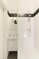 Designer Apartment - 5 min to Center