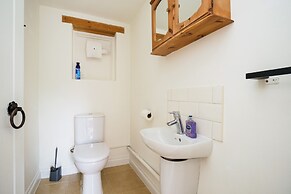 Gildridge Estat Large Group Tennis Court