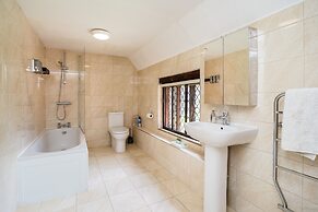 Gildridge Estat Large Group Tennis Court