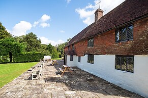 Gildridge Estat Large Group Tennis Court