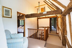 Gildridge Estat Large Group Tennis Court