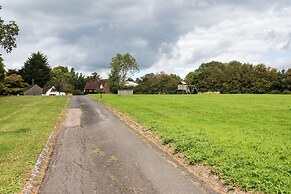 Gildridge Estat Large Group Tennis Court