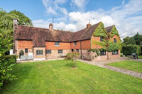 Gildridge Estat Large Group Tennis Court