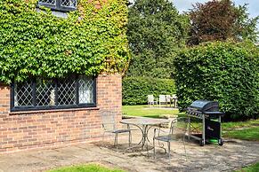 Gildridge Estat Large Group Tennis Court