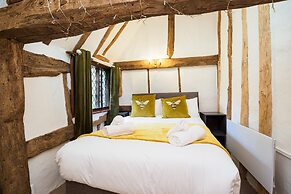 Gildridge Estat Large Group Tennis Court