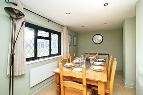 Gildridge Estat Large Group Tennis Court