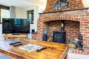 Gildridge Estat Large Group Tennis Court