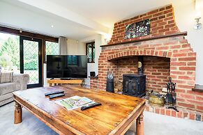 Gildridge Estat Large Group Tennis Court