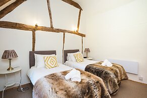 Gildridge Estat Large Group Tennis Court