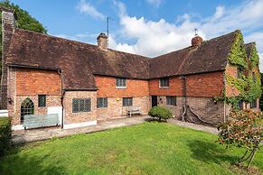 Gildridge Estat Large Group Tennis Court