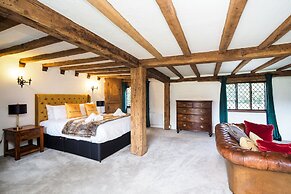 Gildridge Estat Large Group Tennis Court