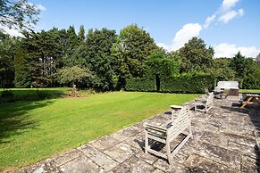 Gildridge Estat Large Group Tennis Court